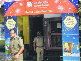 В Индии стали устанавливать банкоматы в полицейских участках